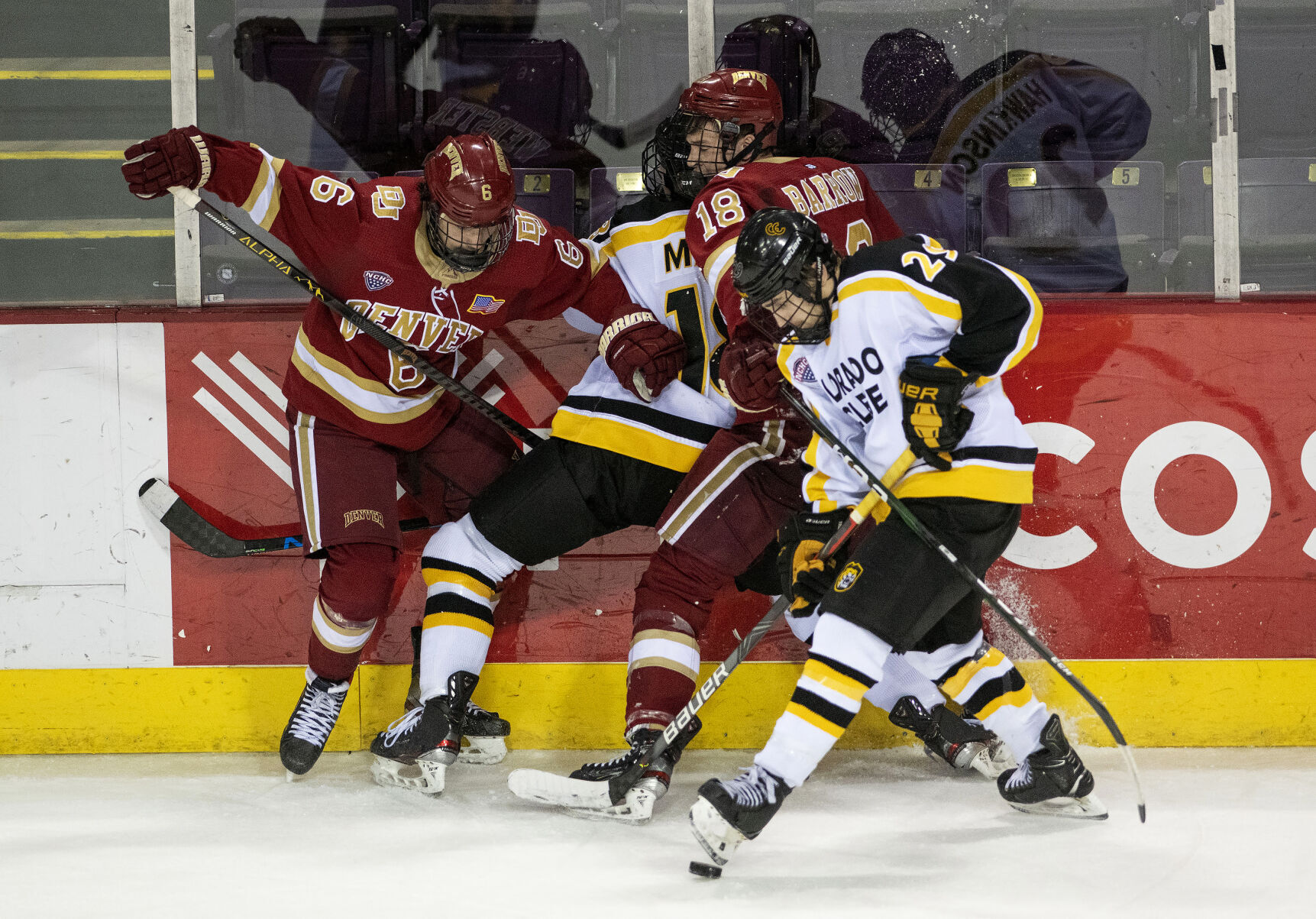 022621-dg-DUhockey 04.jpg